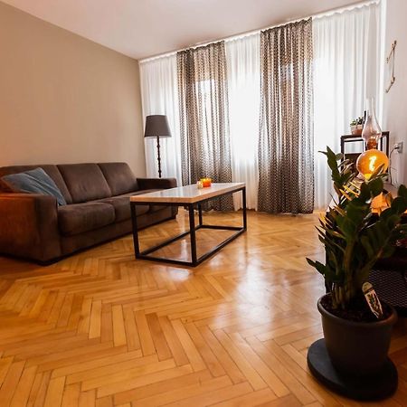 Cosy 2-Bedroom Flat - Fully Equipped Resita Extérieur photo